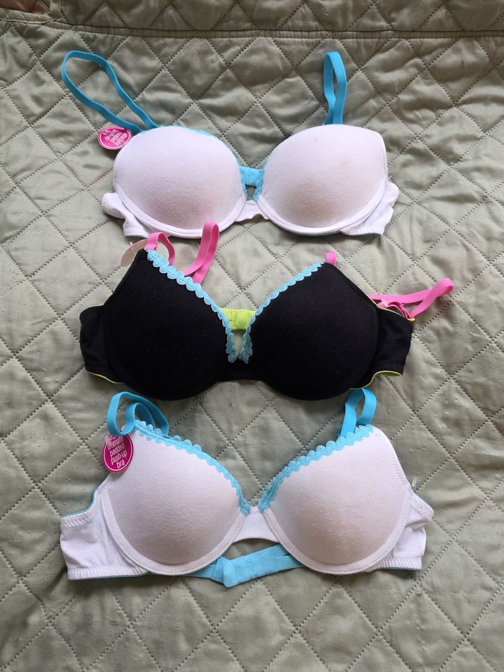NWT- Fruit of the Loom 34B 3 Piece Bras- 2 White & 1 Black